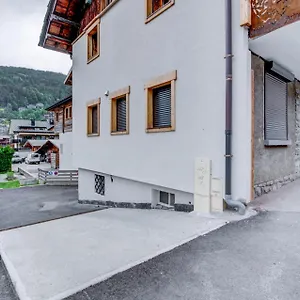 https://chalet-arthur.hotels-rhonealpes.com
